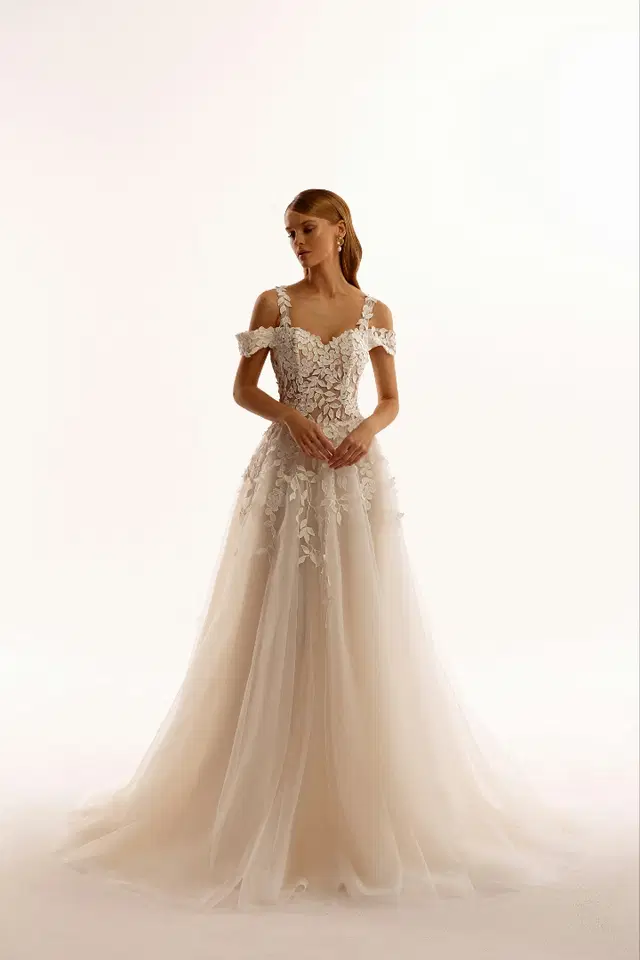 Anuba by Laue: A-Line silhouette, off-shoulder neckline, sleeveless, tulle