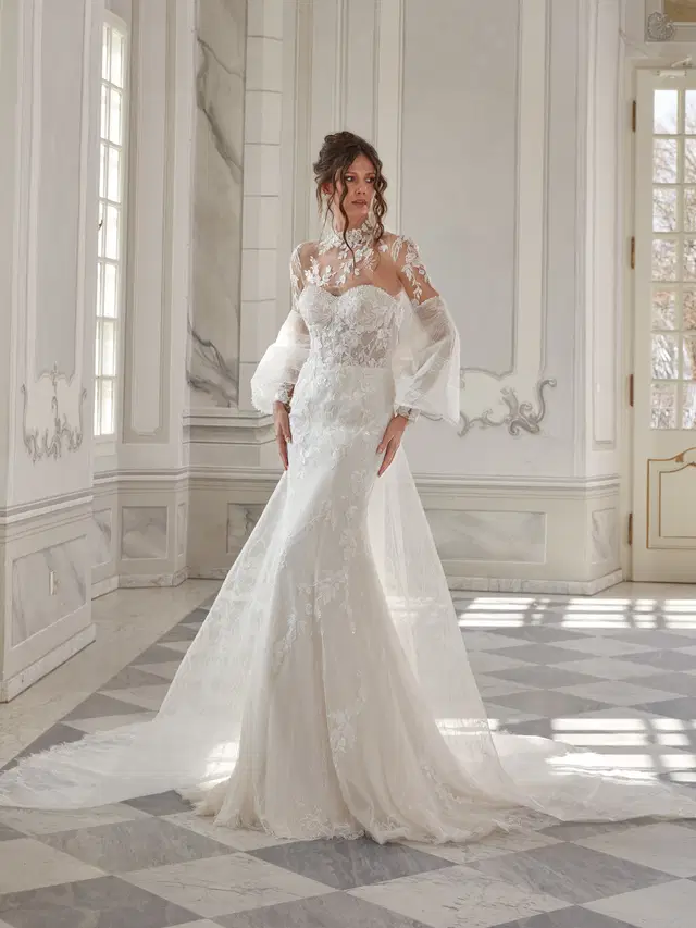 Portia by Vanilla Sposa: Mermaid silhouette, sweetheart neckline, lace