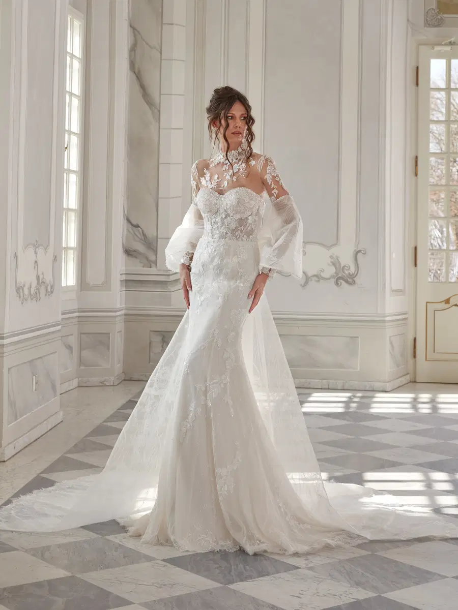 Portia by Vanilla Sposa: Mermaid silhouette, sweetheart neckline, lace