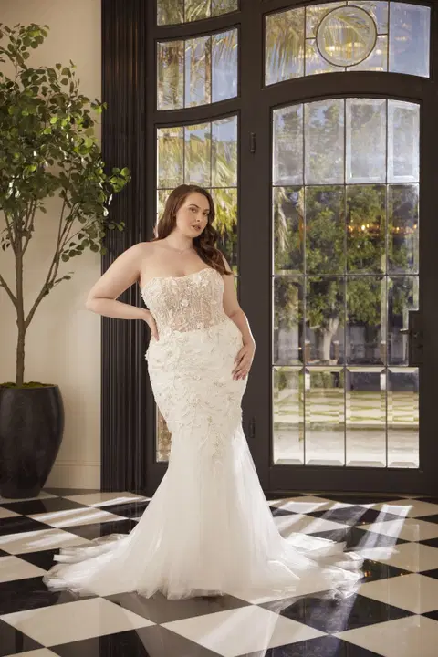 Lisette Curvy wedding dress by Casablanca Bridal, fit & flare, tulle