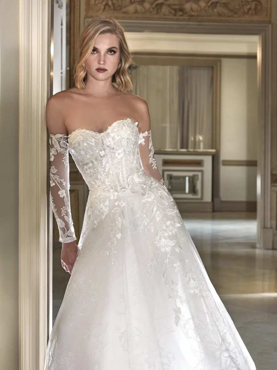 BLOSSIA by Pronovias Privée - view 3 of 3