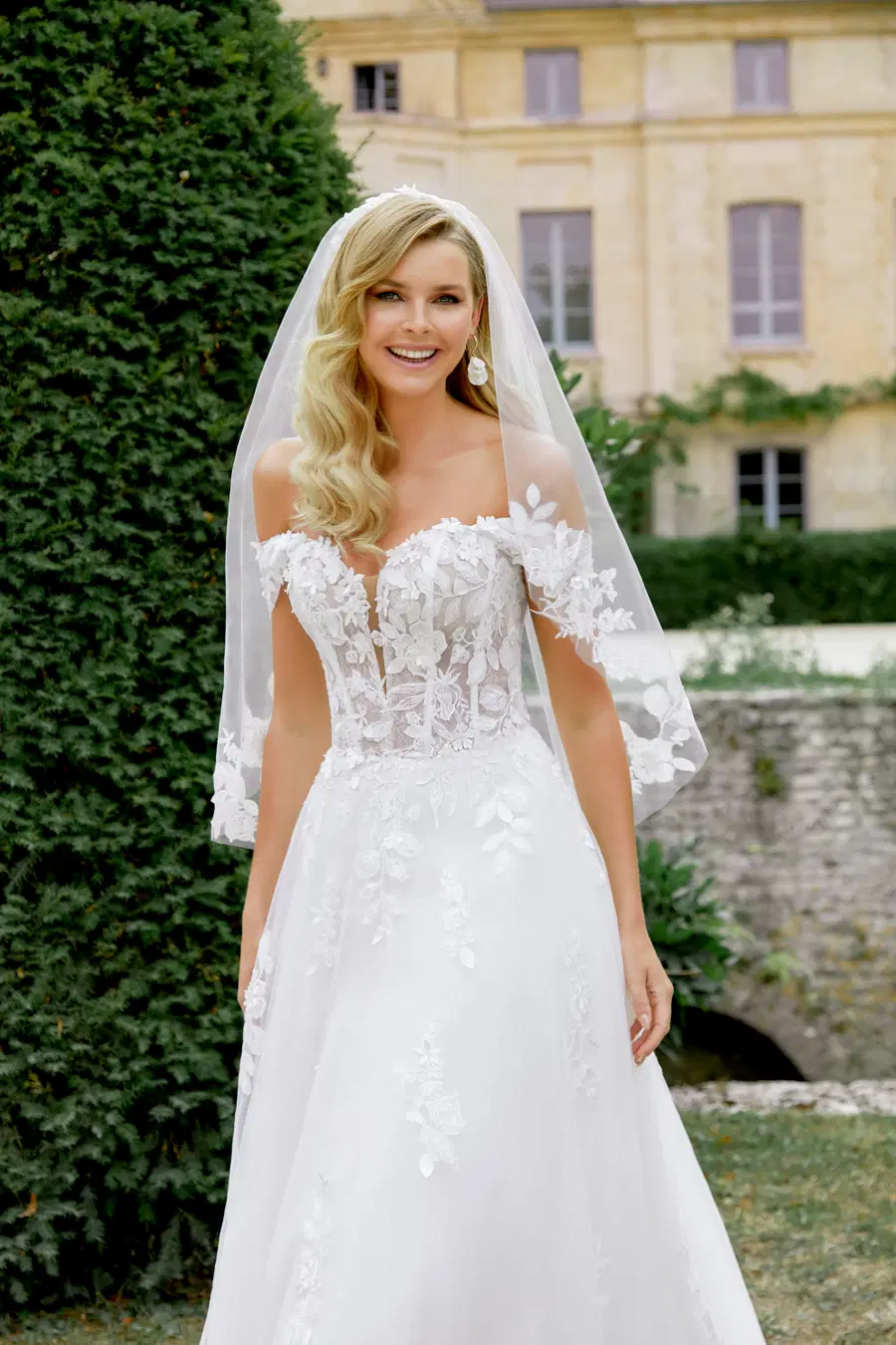 44520 by Sincerity Bridal - view 3 of 7