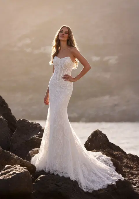 G0009 Iole wedding dress by Galvan Sposa, fit & flare, chantilly