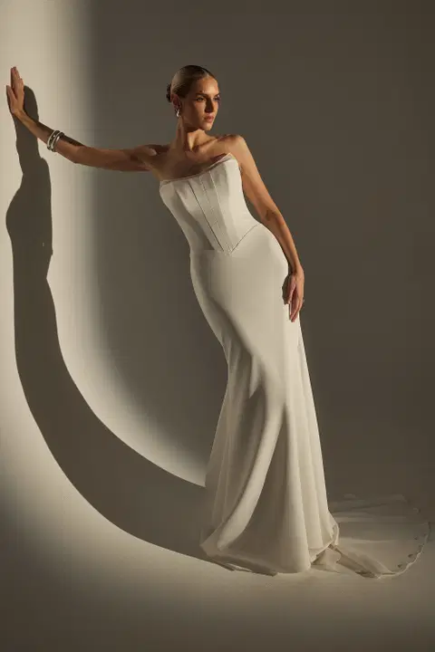 Style LE172 wedding dress by Casablanca Bridal, scoop