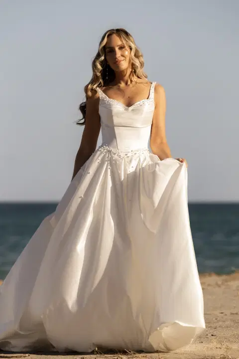 Darling wedding dress by Amo & Luv, ball gown, satin