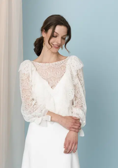 Cosy Jasmin Pulli + Ama wedding dress by Kisui, straight, lace