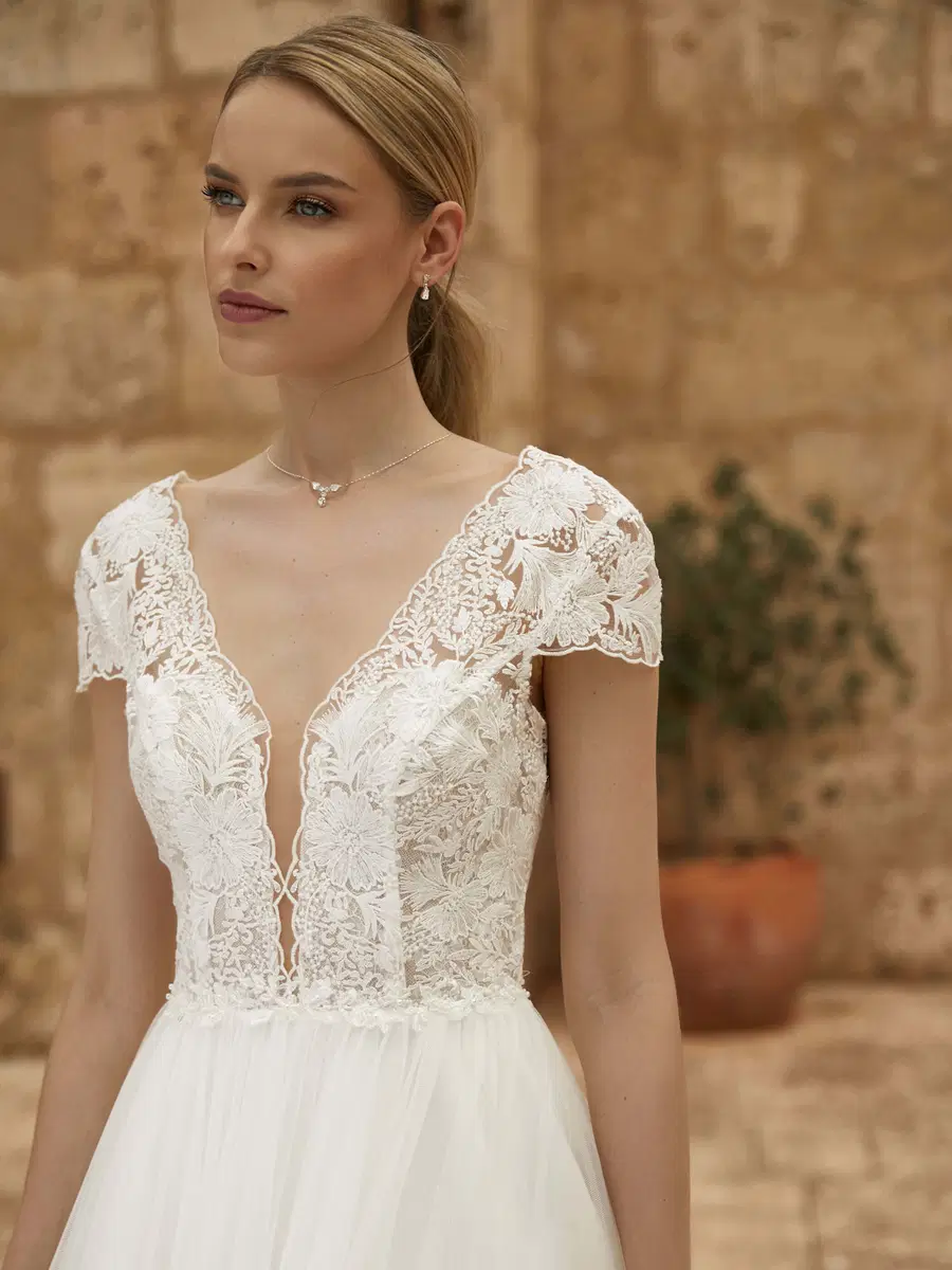 HANNAH by Bianco Evento - view 3 of 4