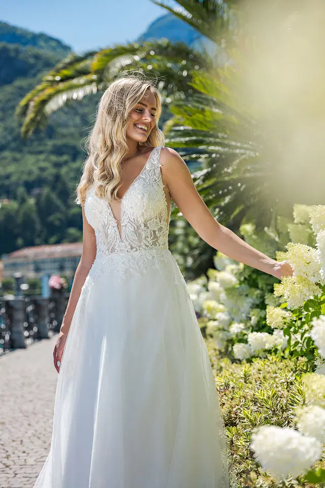 VN11 ivory by Vera Nova - view 2 of 4
