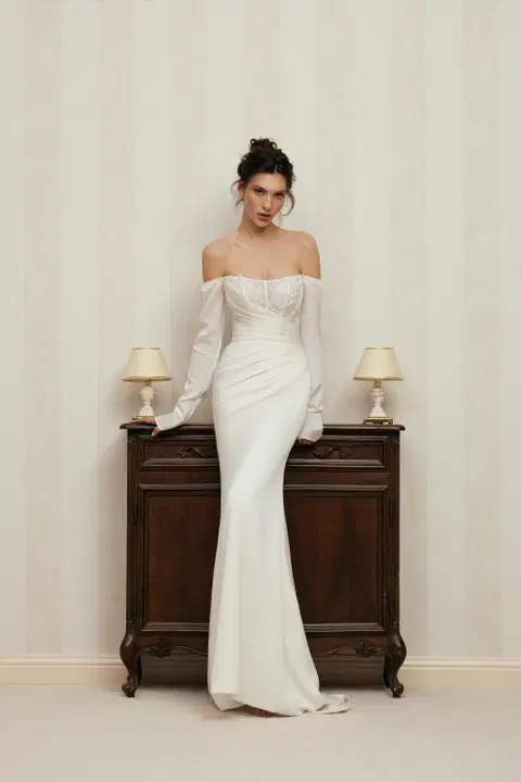 Tayana wedding dress by Anne Mariée, crepe, straight