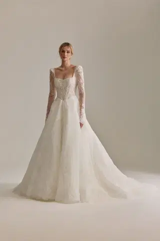 Isolde by Josephine Scott - view 3 of 9
