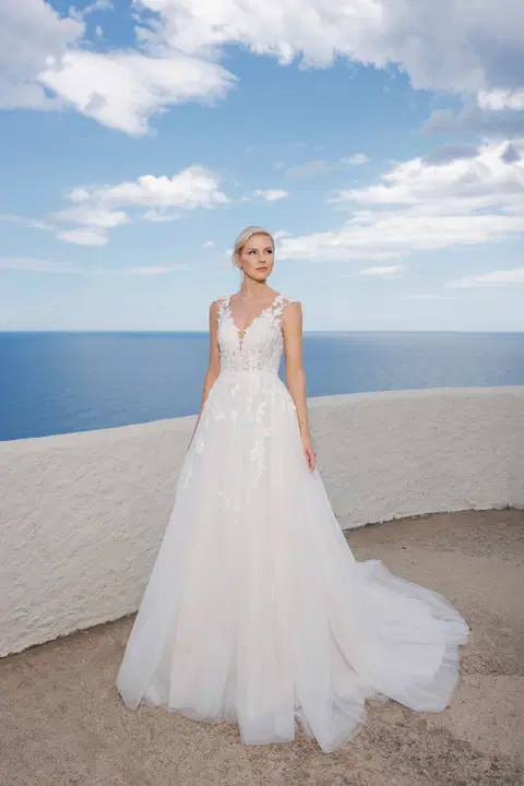 Style B2404 wedding dress by Amera Vera, ball gown, tulle