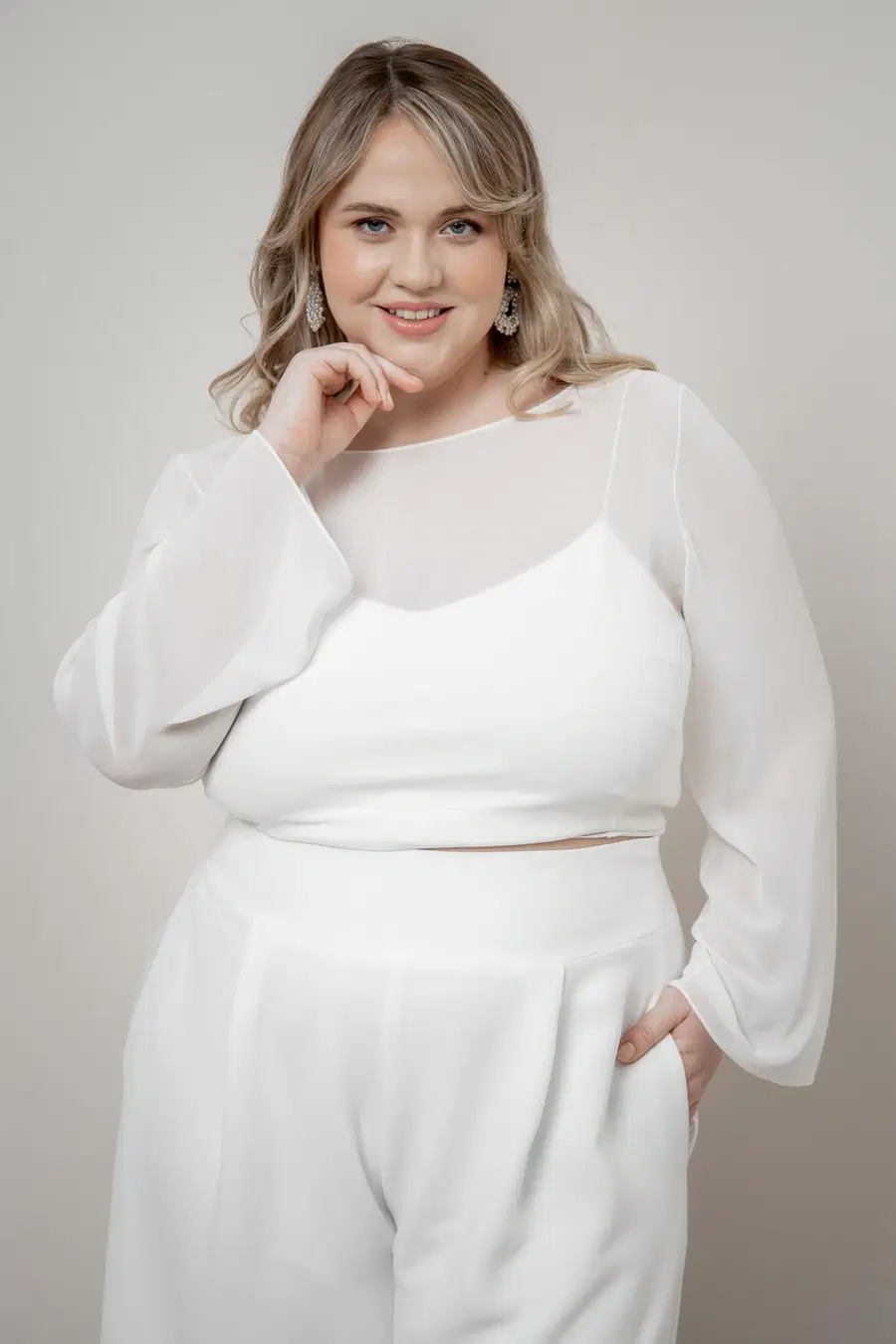 Top Beeke Curvy by noni: Two-Piece silhouette, boat neck neckline, long sleeves, chiffon