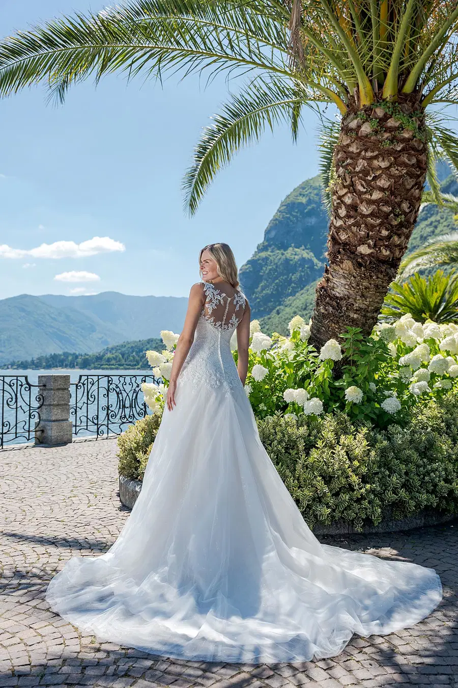 VN32 ivory by Vera Nova - view 3 of 3