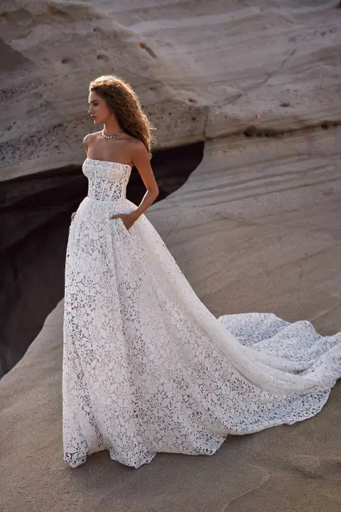 Antuanetta wedding dress by Milla Nova, A-line, lace