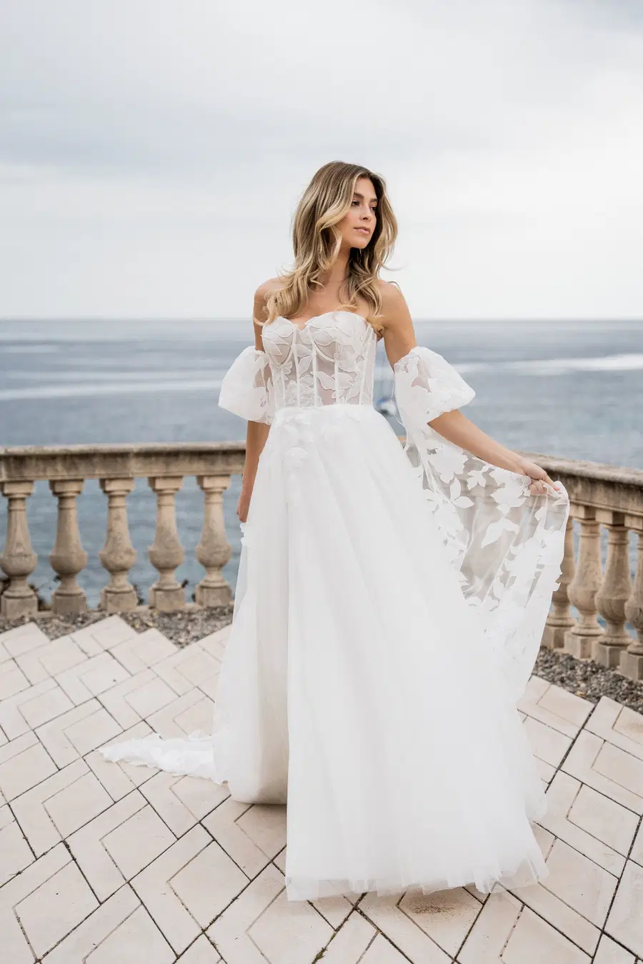 Mary Antoinette by Fan Xia: A-Line silhouette, sweetheart neckline, tulle