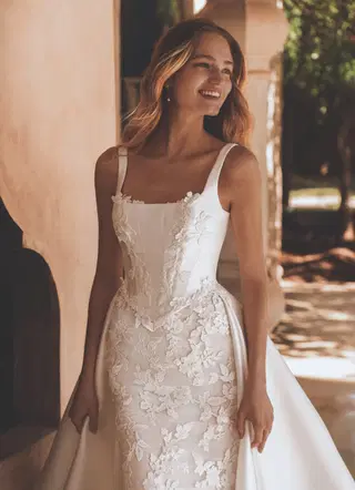 Vee by Enzoani - view 5 of 10