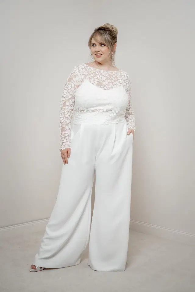 Top Corie Cropped Curvy by noni: Two-Piece silhouette, sweetheart neckline, sleeveless, jersey