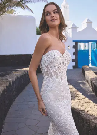 Estrella by Enzoani - view 3 of 5