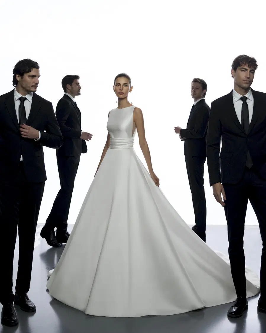 Yaiza by Aire Barcelona: A-Line silhouette, boat neck neckline, sleeveless, mikado