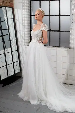 Aria by Avenue by Josephine Scott - view 6 of 11