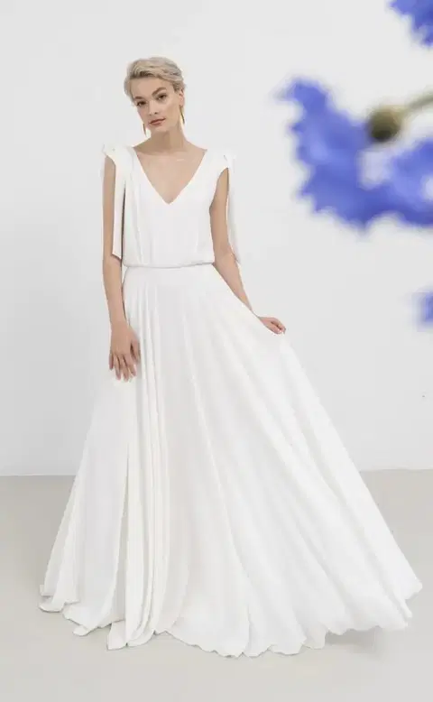 Luca wedding dress by Kisui, A-line, crepe