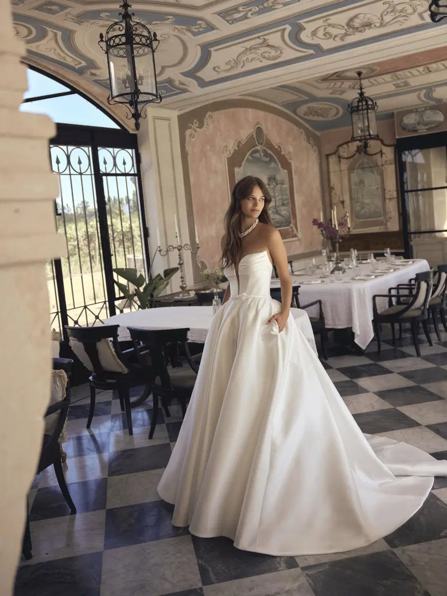 Mystique von Modeca Bridal: Ballkleid, Gerader Ausschnitt, Ärmellos, Satin
