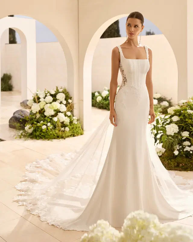 NEDET by Rosa Clara: Mermaid silhouette, square neckline, sleeveless, crepe