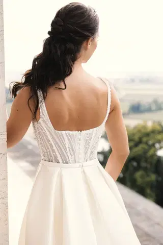 Catharina by Amo & Luv - view 4 of 4