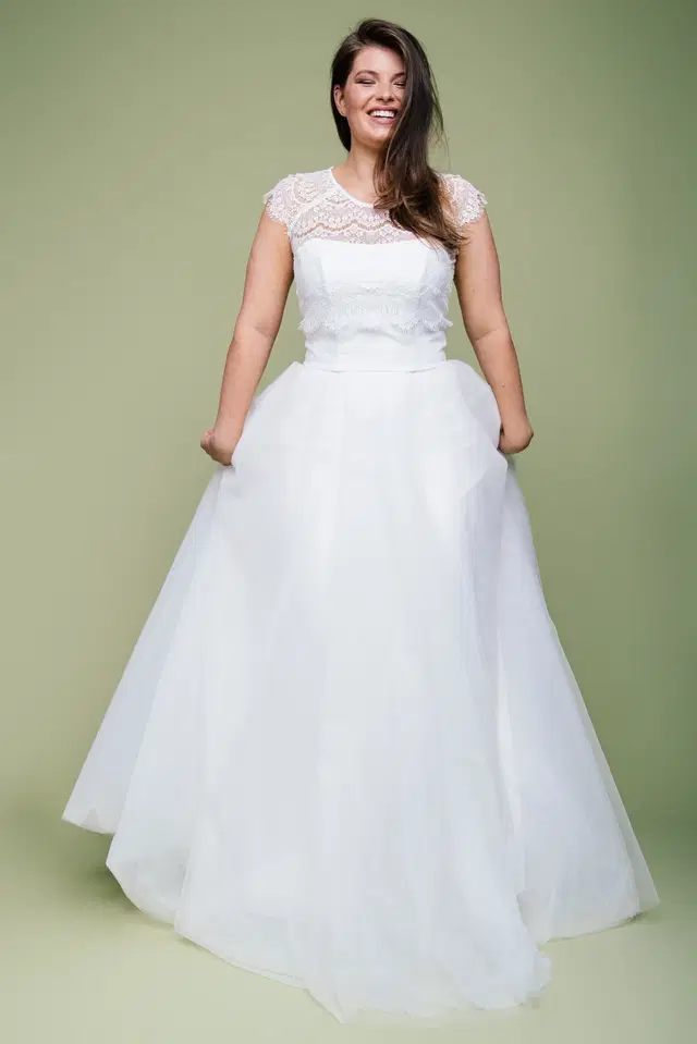 Tüllrock Zuzu S-1022 by KUESS die BRAUT: A-Line silhouette, high / halter neckline, cap sleeves, tulle