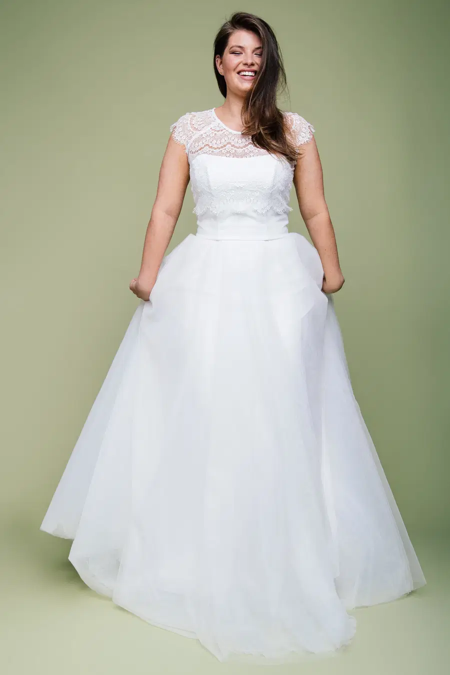 Tüllrock Zuzu S-1022 by KUESS die BRAUT: A-Line silhouette, high / halter neckline, cap sleeves, tulle