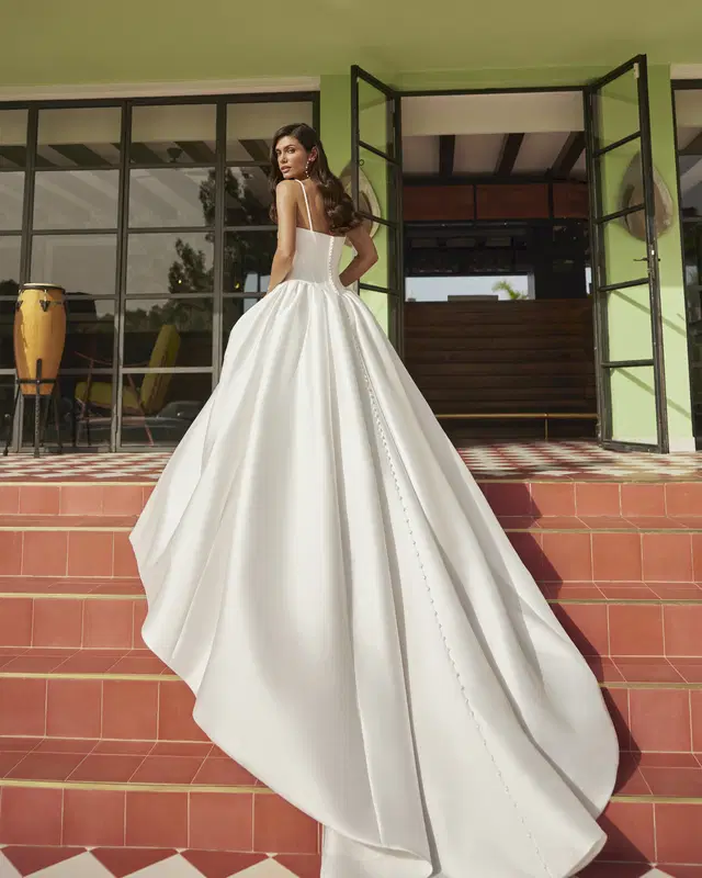 Junci by Luna Novias - view 3 of 3