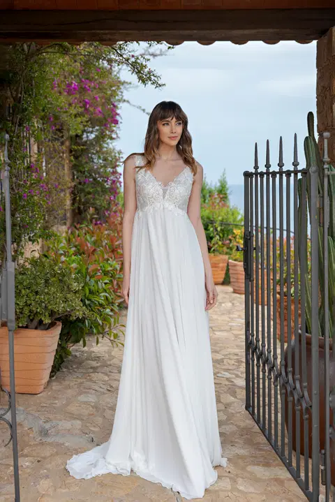 Style LBS02 wedding dress by Lohrengel, empire, tulle