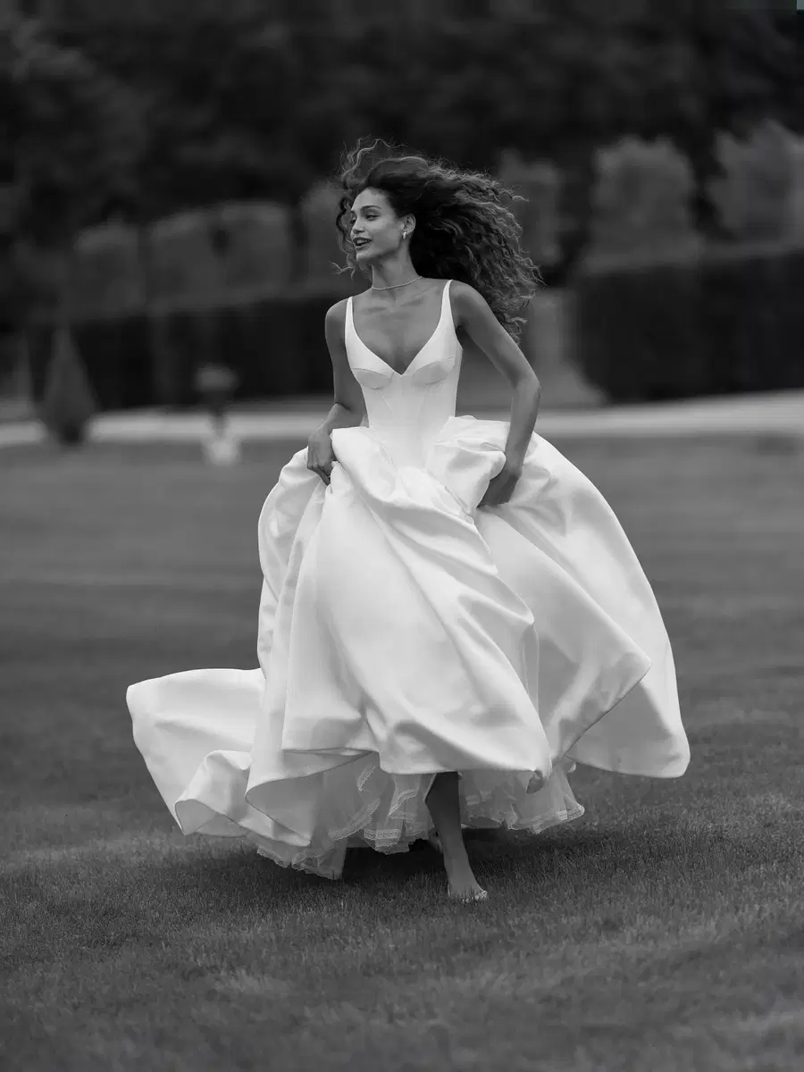 Bosphor by Wona Concept: Ball Gown silhouette, V-neck neckline, sleeveless, mikado