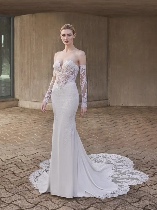 ANOK by Pronovias: Mermaid silhouette, sweetheart neckline, sleeveless, lace