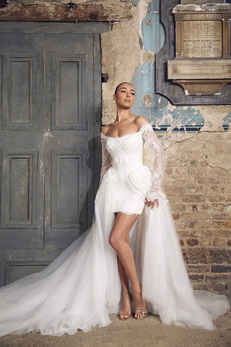 Kings Road & Overskirt von Dando London: Kurz, Runder Ausschnitt, Lange Ärmel, Spitze