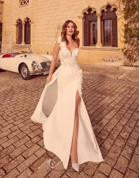 Zuba wedding dress by Veni Infantino, fit & flare, crepe