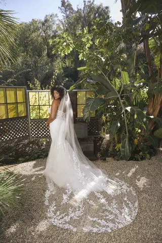 Eve Curvy by Beloved by Casablanca - view 4 of 5