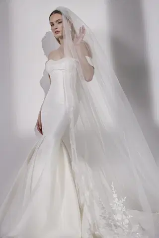 Windsor by Avenue by Josephine Scott - view 5 of 7