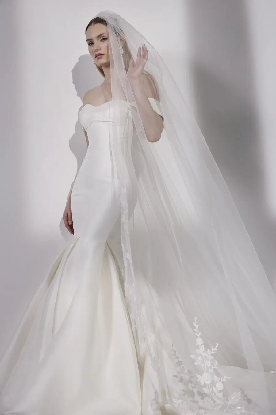 Windsor by Avenue by Josephine Scott - view 5 of 7