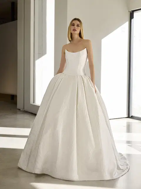 Valley wedding dress by Pronovias, princess, satin