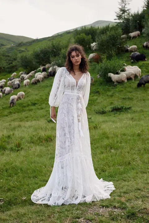 Bruno wedding dress by Ariamo Boho, A-line, lace