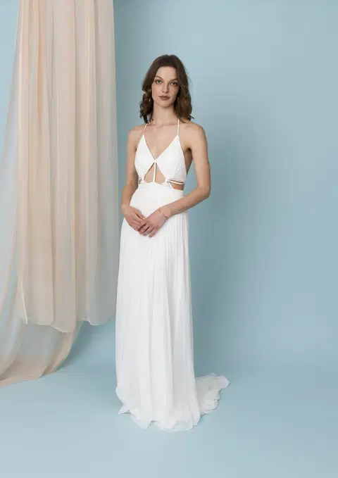 Airy Pleasance wedding dress by Kisui, straight, chiffon