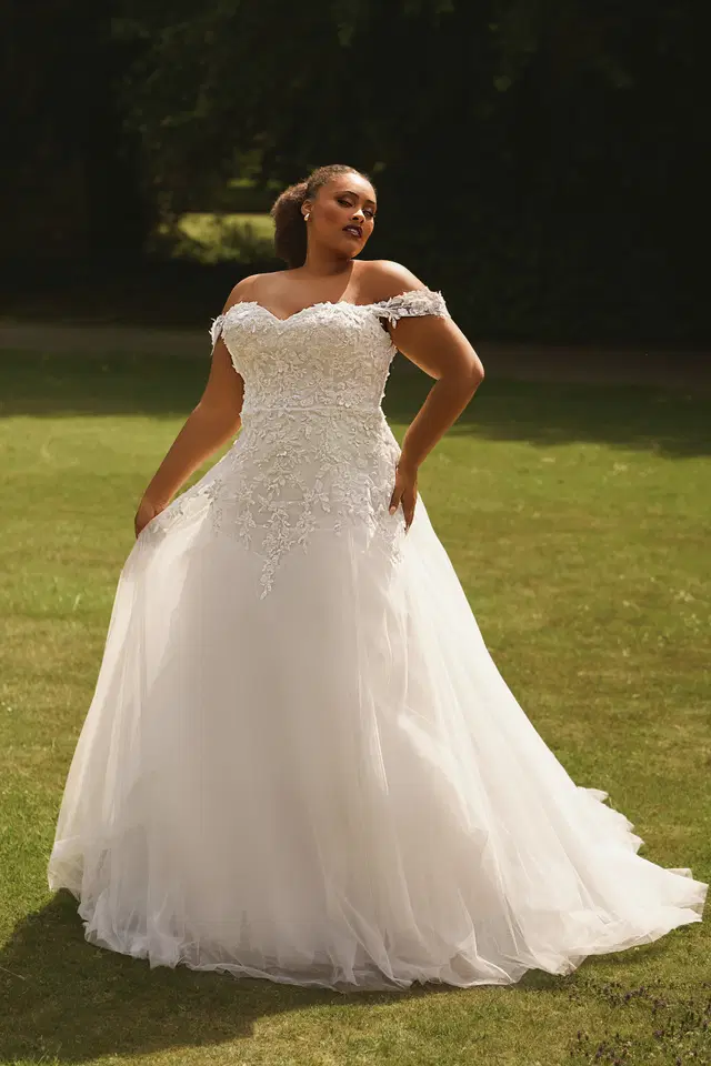 PH7030 by Envy by Phoenix: A-Line silhouette, sweetheart neckline, tulle, chapel train
