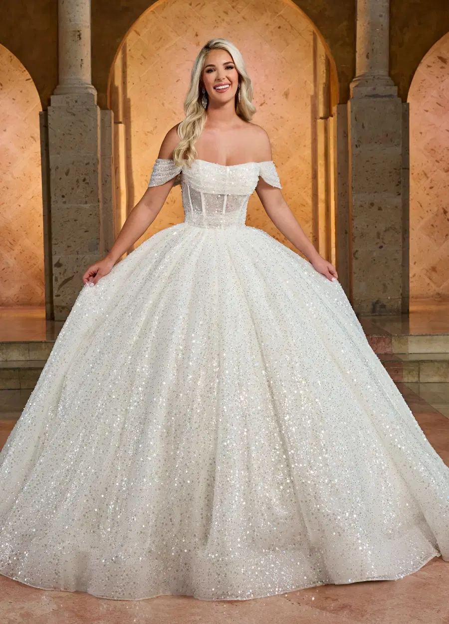 RB6134 by Rachel Allan: Ball Gown silhouette, sweetheart neckline, short sleeves, tulle