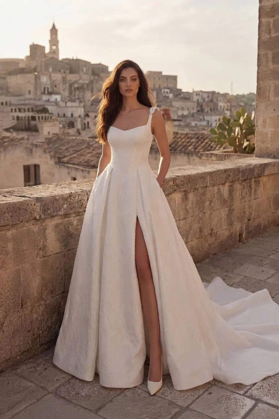 8400 by Monica Loretti: A-Line silhouette, square neckline, jacquard
