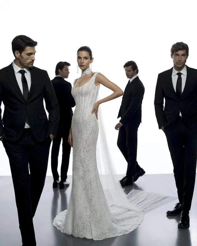 Yael by Aire Barcelona: Mermaid silhouette, scoop neckline, sleeveless, lace