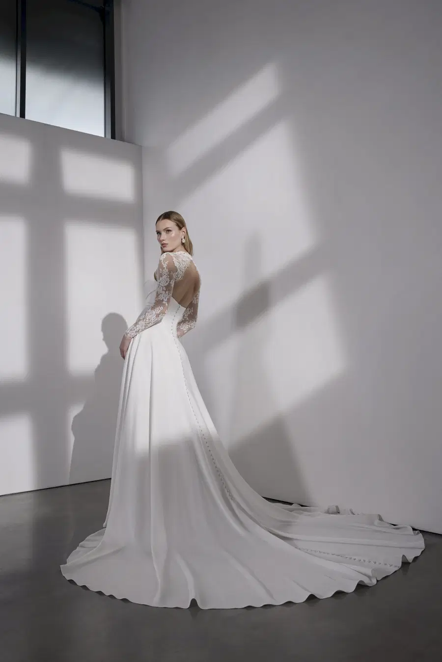 Sara by Avenue by Josephine Scott - view 3 of 4