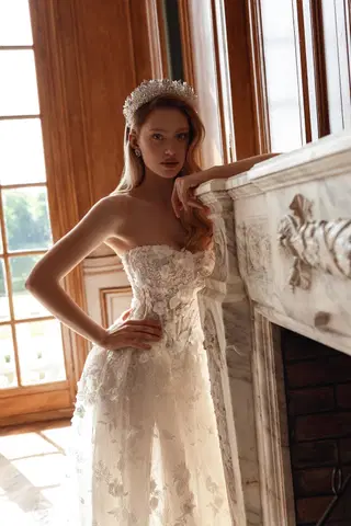 Victoria by Maks Mariano - view 2 of 7