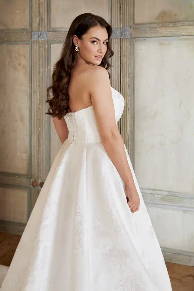 44513 by Sincerity Bridal - view 8 of 9