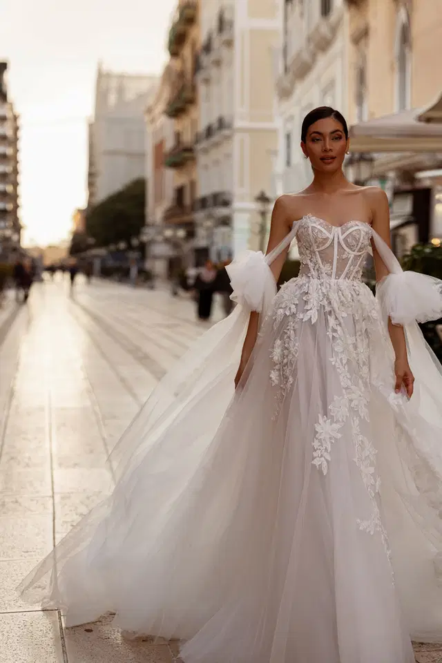 Dazzling by Carfelli: Ball Gown silhouette, sweetheart neckline, detachable sleeves, lace